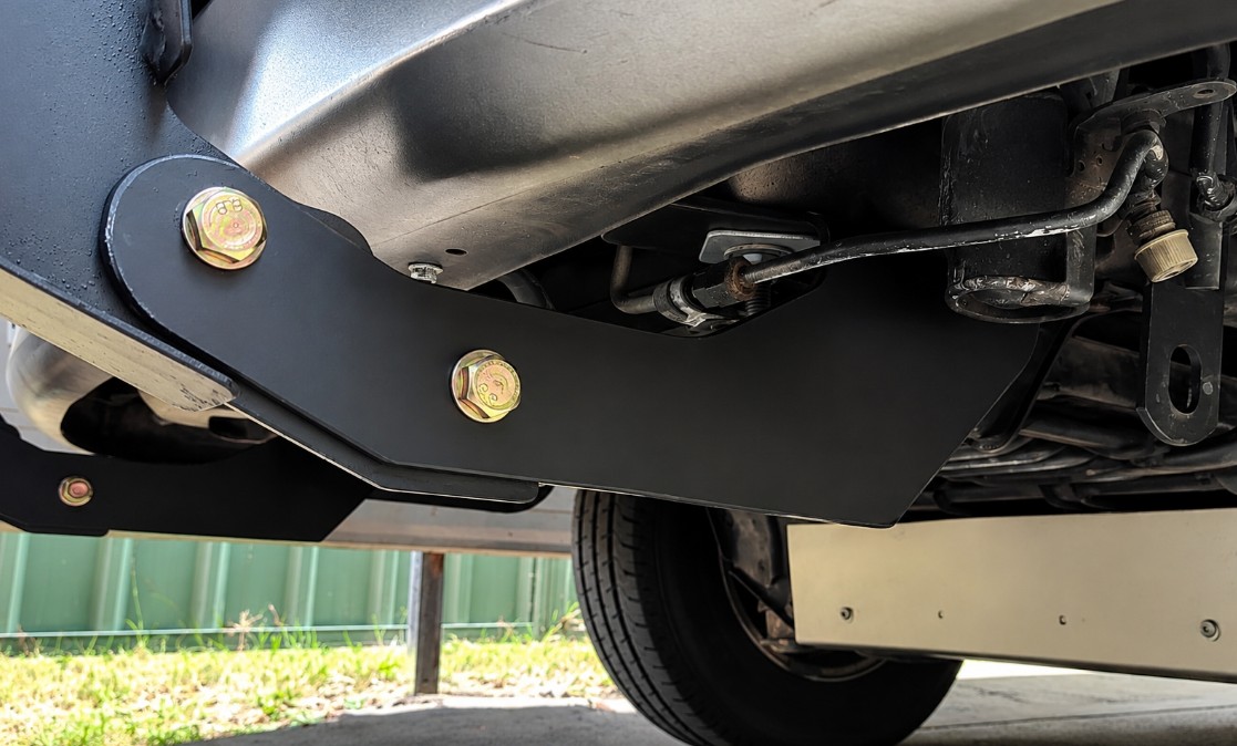 1x OZ70 Bullbar Mount Bracket for Hiace Ozroofracks